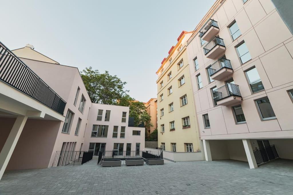 Hugo Apartment *